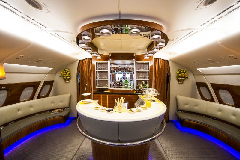 Самолет Emirates a380 салон