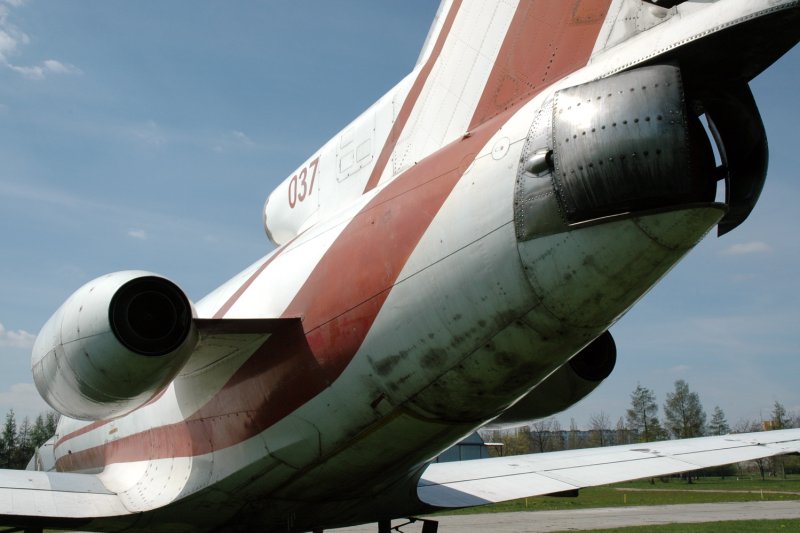 Самолёт як-40