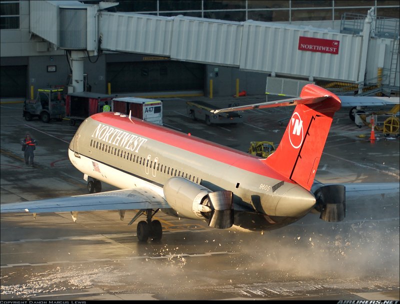 Самолет DC-9 трап