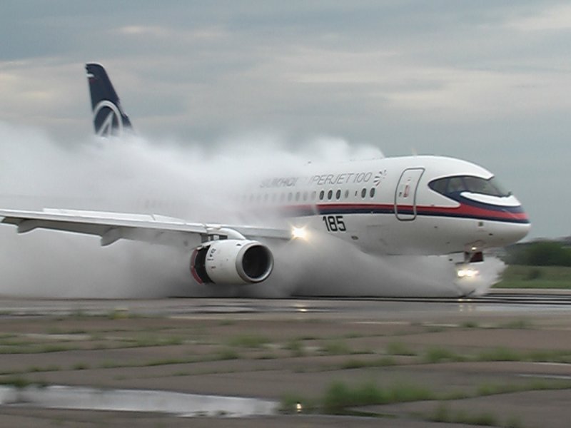 SSJ 100