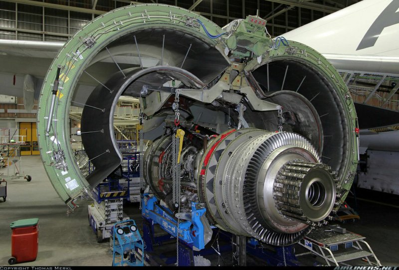 Двигатель General Electric ge90