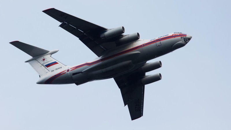 Самолет для тушения пожаров ил-76