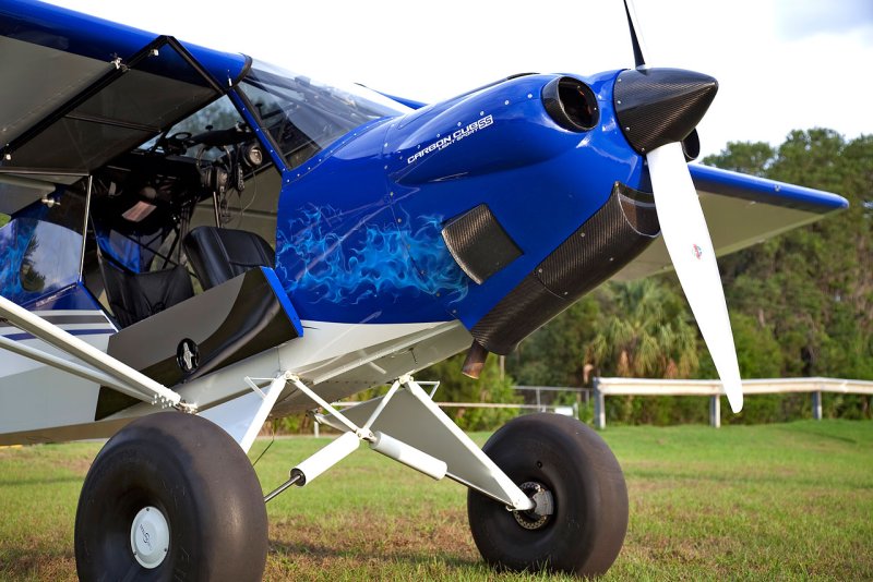 Самолет Carbon Cub