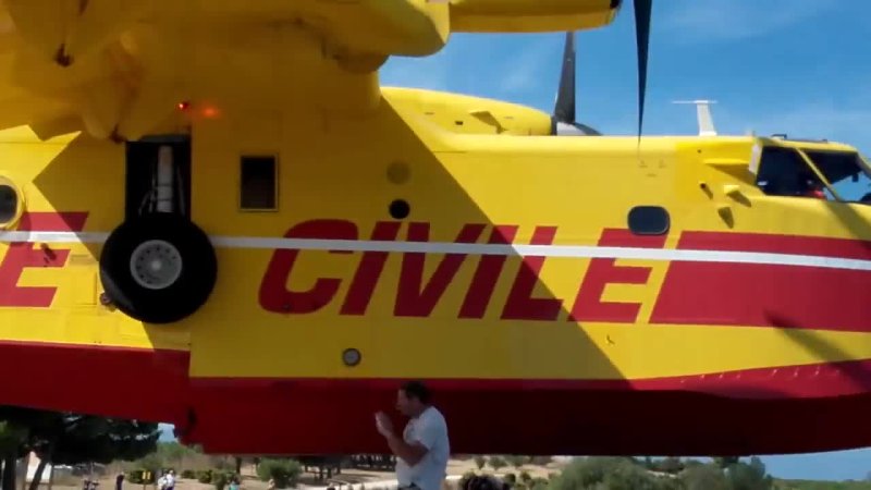 Пожарный самолет CL-215