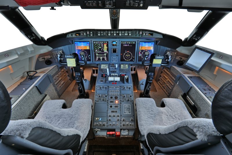 Bombardier Challenger 600 кокпит
