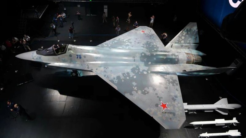 Истребитель Су-75 Checkmate