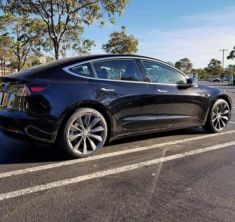 Tesla model s 3
