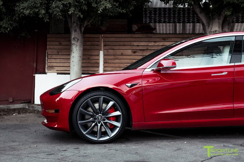 Red Tesla model 3 r20