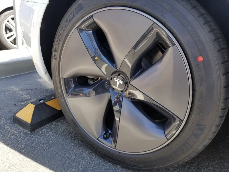 Диски колеса на Tesla model 3