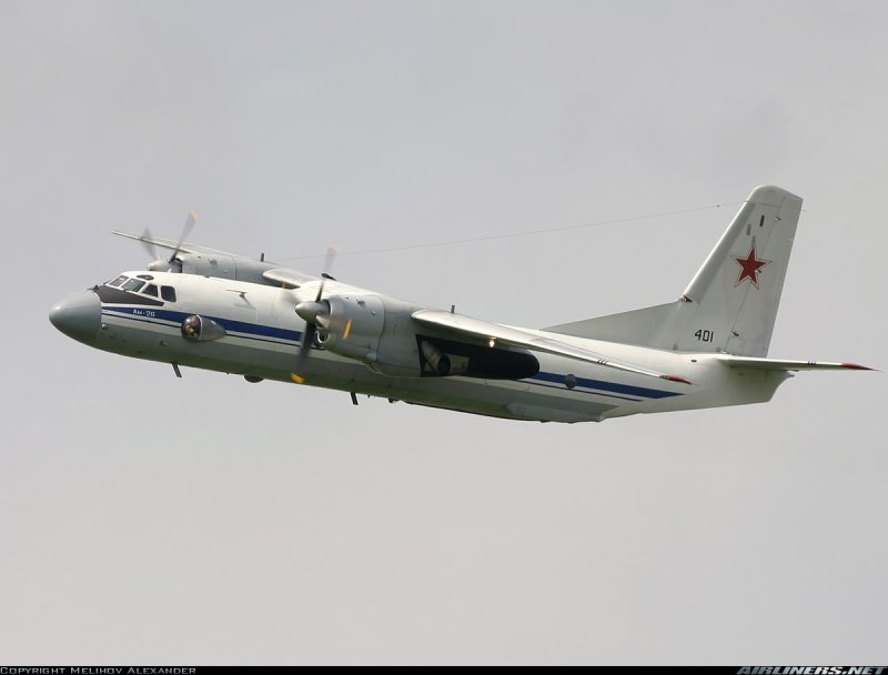 АН-26 военно-транспортный самолёт