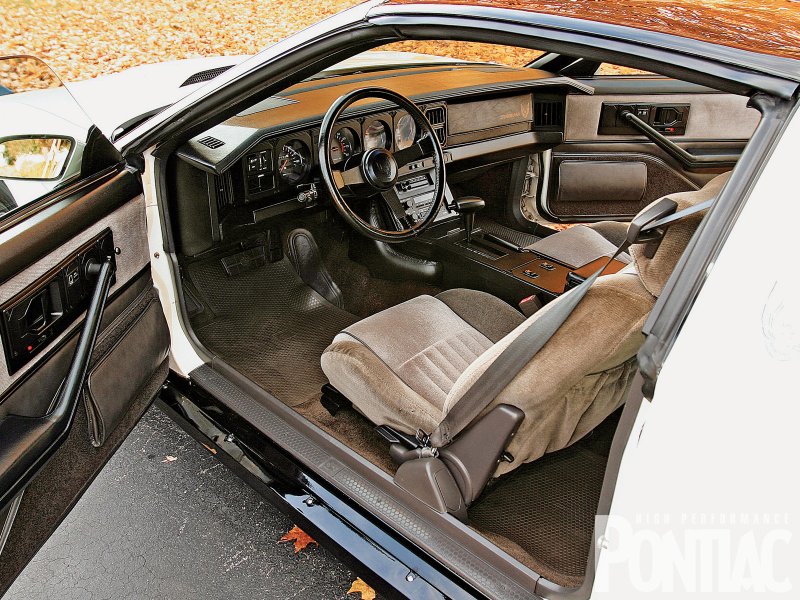 Pontiac Firebird Trans am 1982 салон
