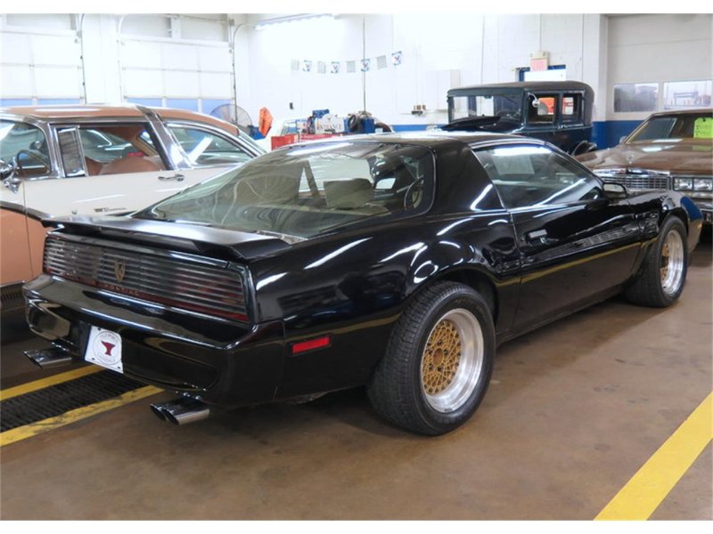 Понтиак Firebird 1983