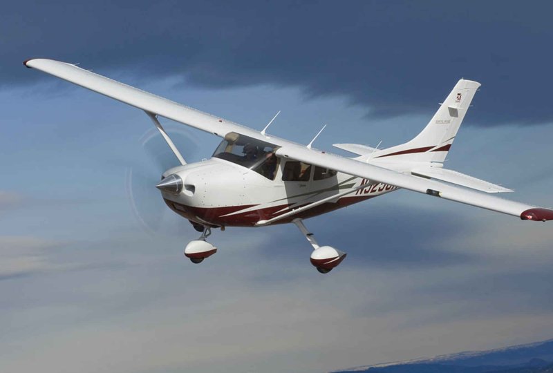 Самолет Cessna 182