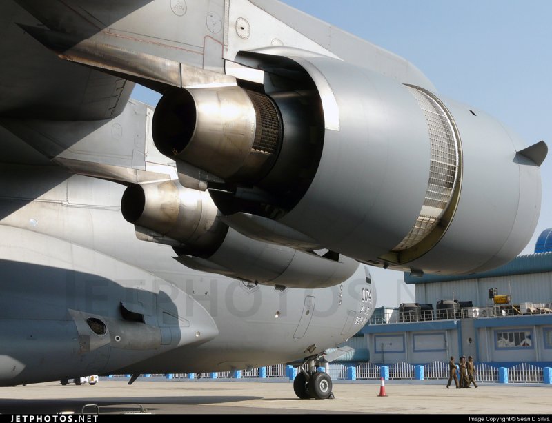 Boeing c-17 Globemaster III реверс