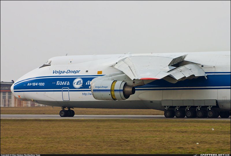 Реверс самолёта АН 124
