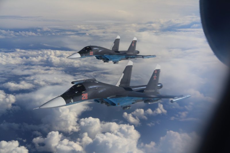 Военный самолет Су 34