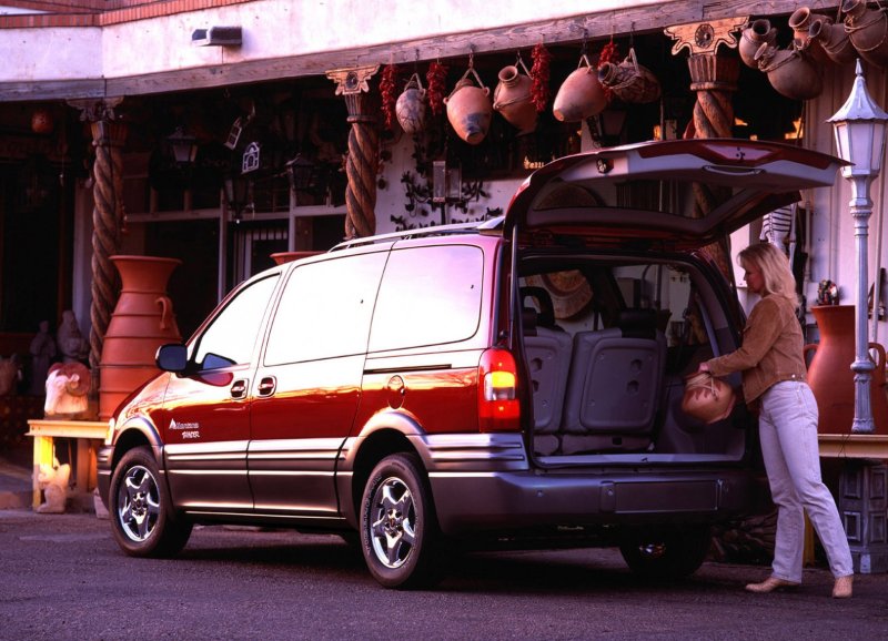 Понтиак минивэн 2003