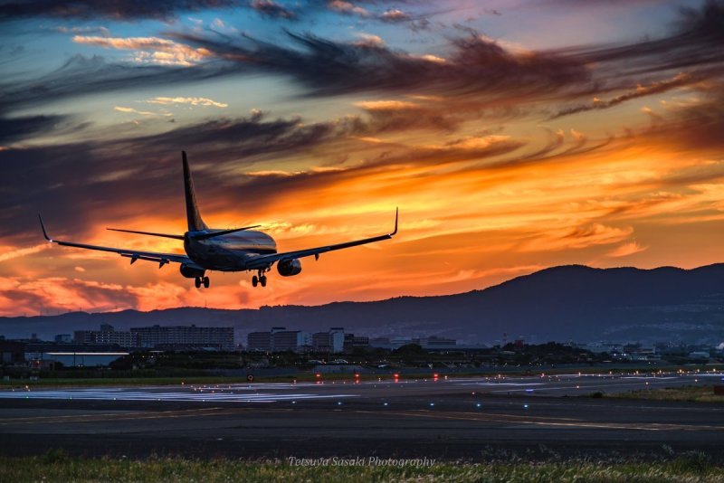 Boeing 737 ночью