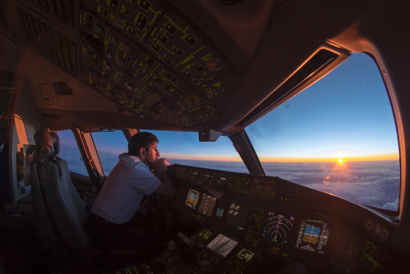 Кабина самолета Боинг 777