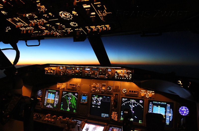 Кабина пилота Боинг 777