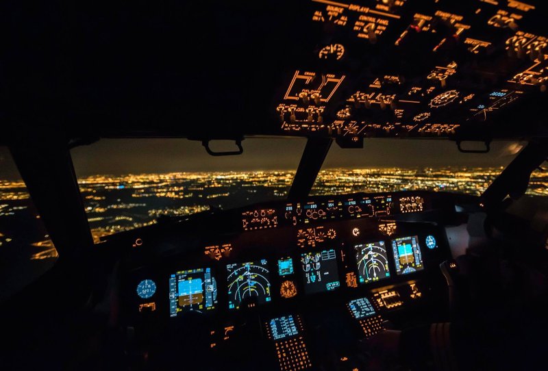 Кабина пилота Боинг 737