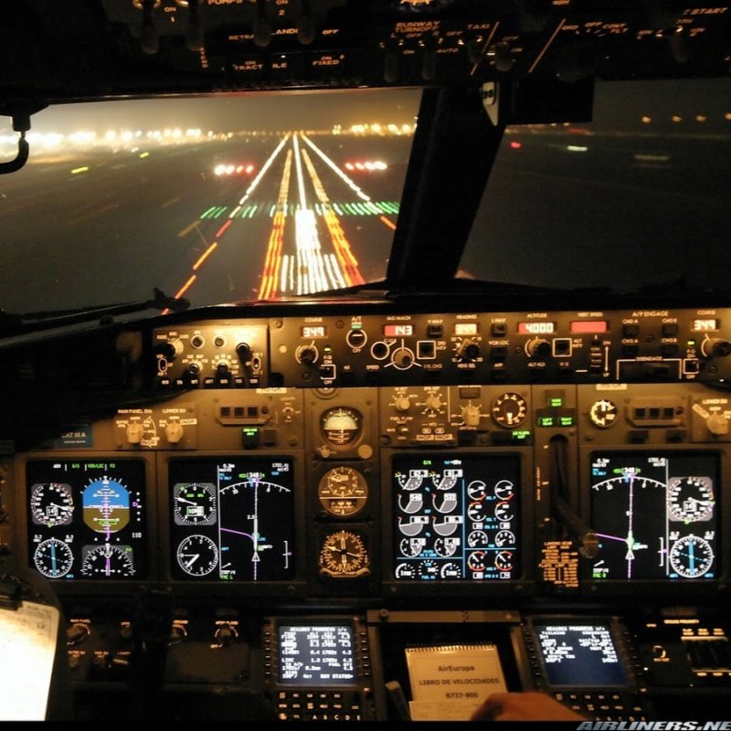 Вид кабины самолета Боинг 737