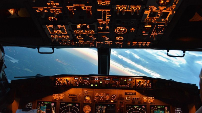 Кабина Боинг 737-800