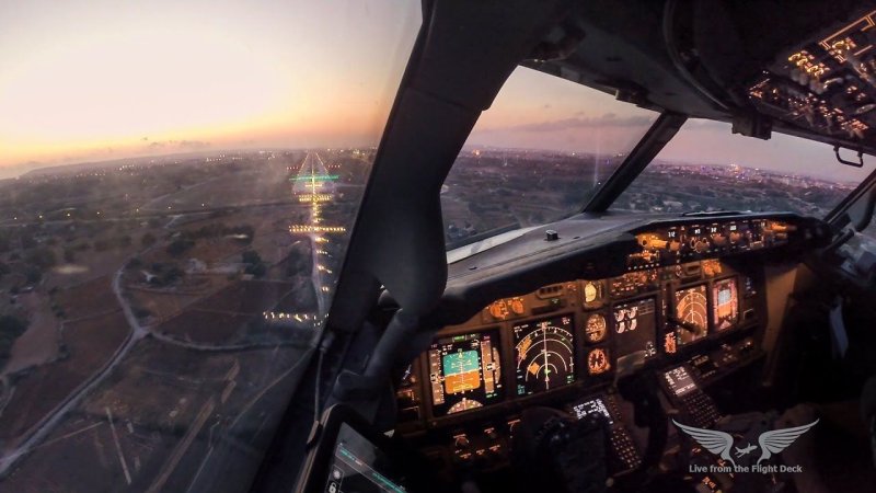 Взлёт Боинга 747 из кабины пилота