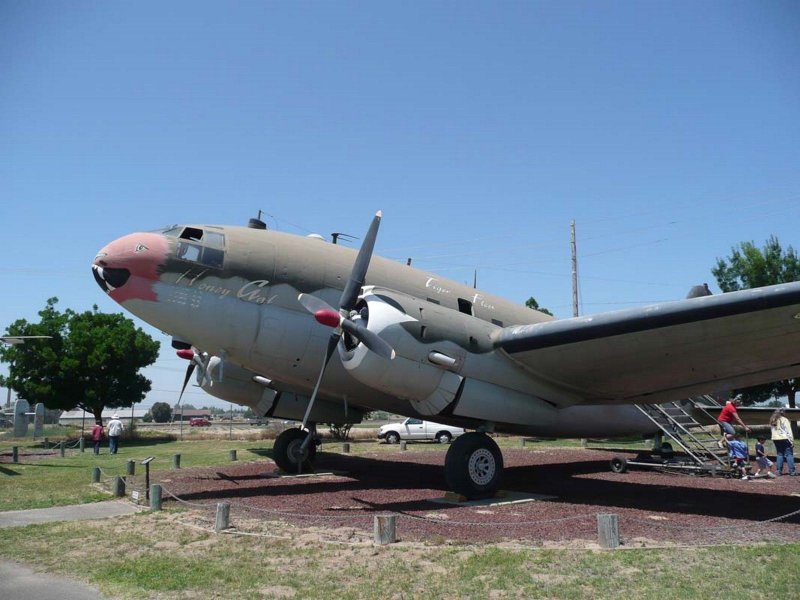 Самолет с 46 Коммандо