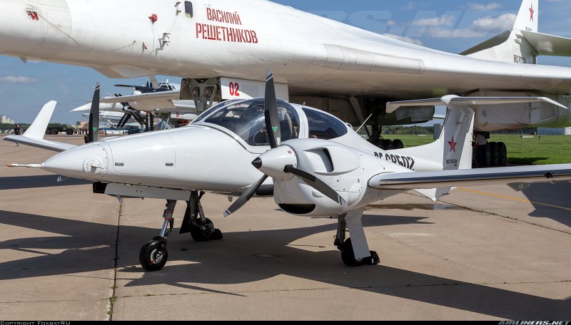 Самолет Diamond da-42