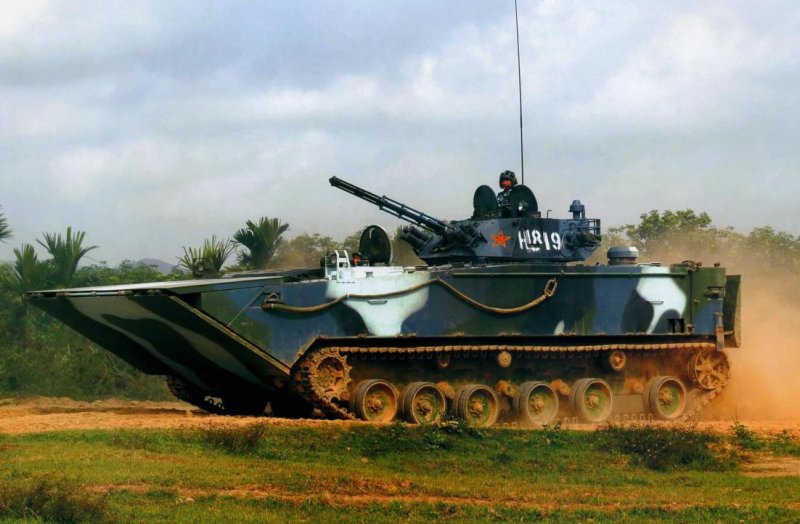 Китайская плавающая БМП ZBD-2000