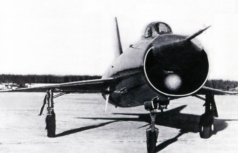 Истребитель-перехватчик Су-11