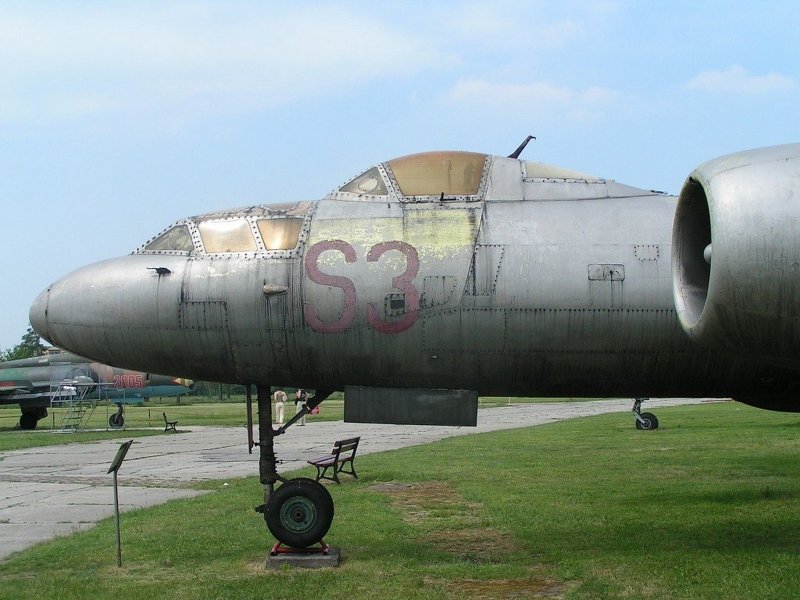 Самолет ил-28