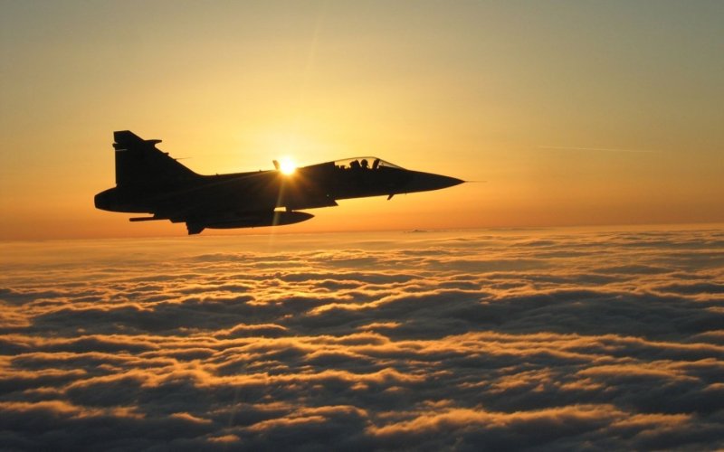 F16 истребитель