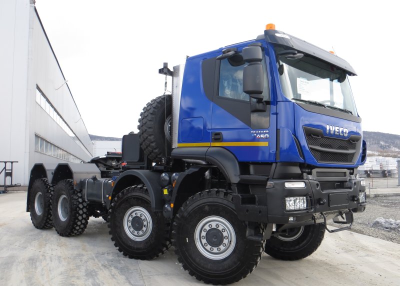 Седельный тягач 8х8 Iveco-АМТ 733910