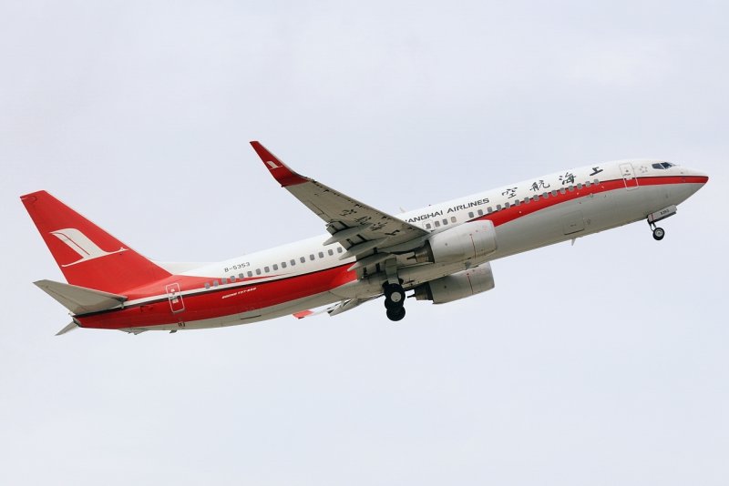 Boeing 737-8