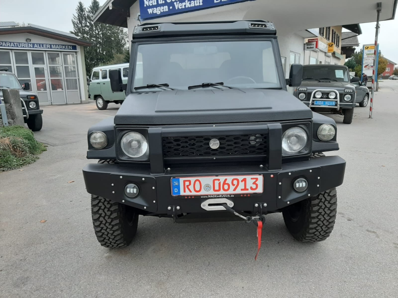 Пластиковый российский джип