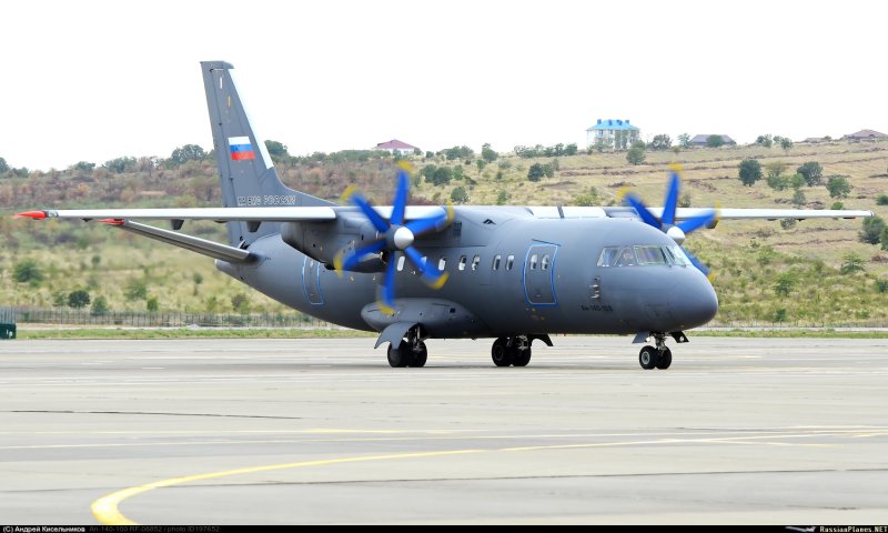 АН-140 пассажирский самолёт