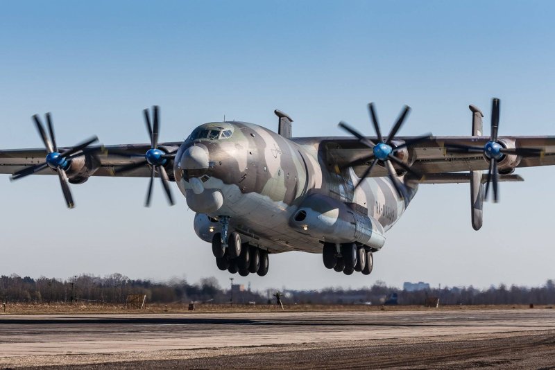 Турбовинтовой АН 22 самолет турбовинтовой