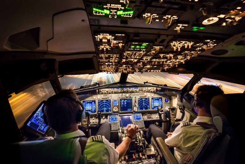 Boeing 737 кабина пилотов