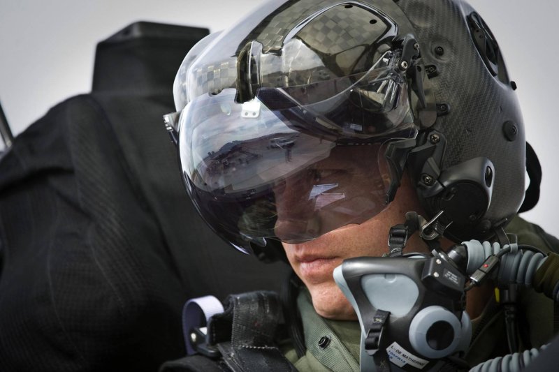 F-35 шлем