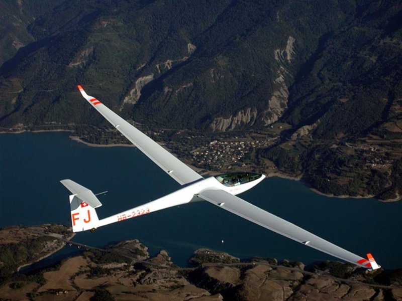 DG Flugzeugbau DG-800