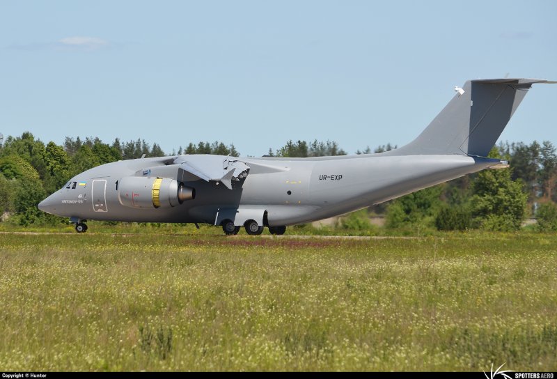 АН-178 транспортный самолёт