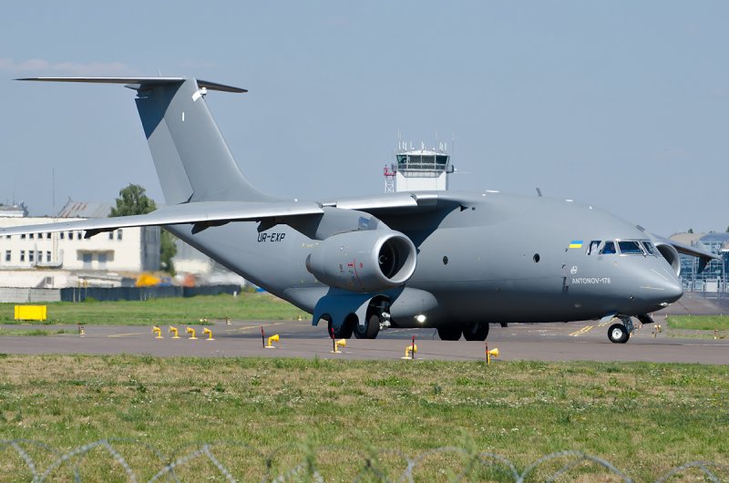 Самолет АН 178