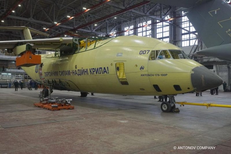 АН-178 транспортный самолёт