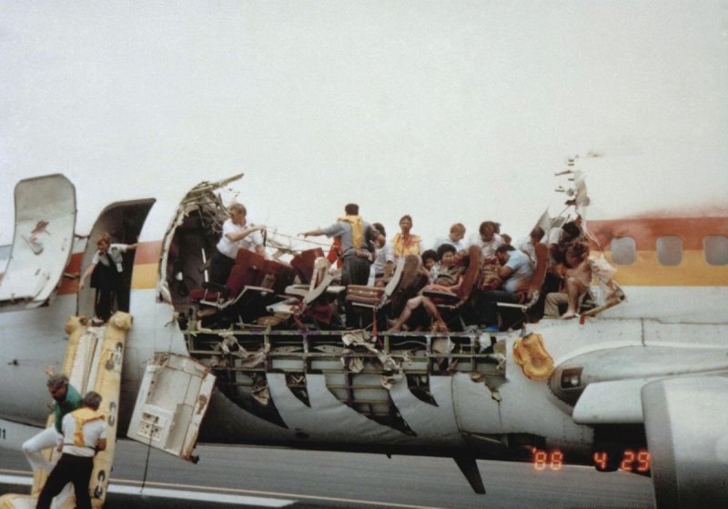 Рейс 243 АЛОХА Эрлайнз 28 апреля 1988 года