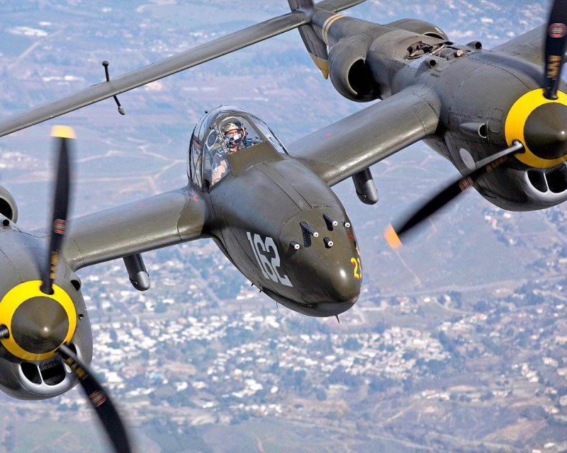 Самолёт Лайтнинг р-38