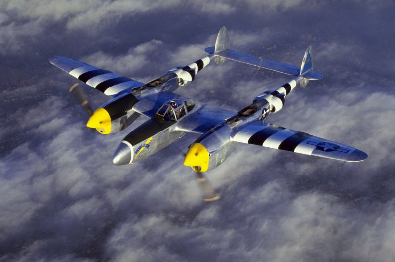 Самолёт p-38 Lightning