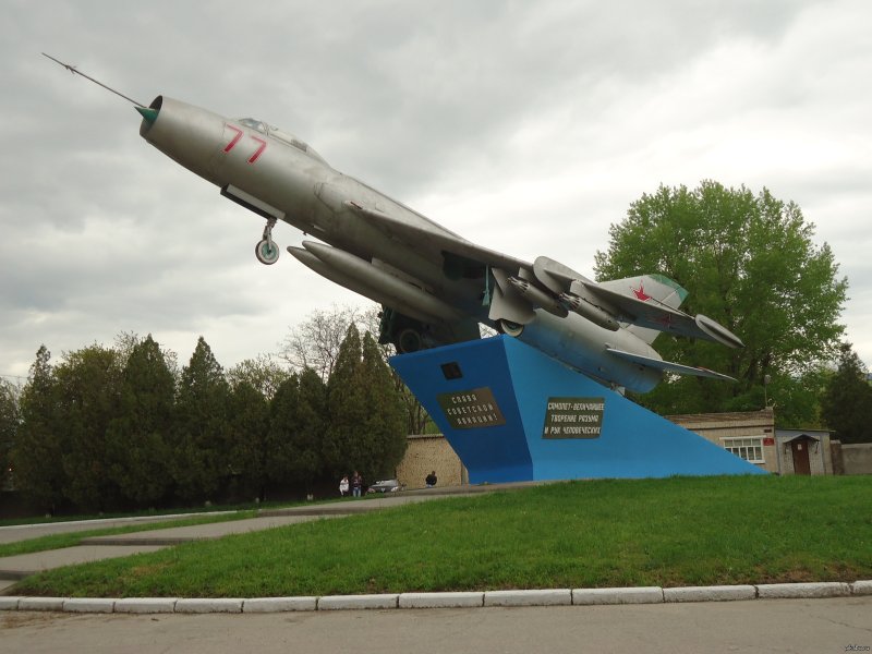 Су-7б самолет памятник Таганрог сверху