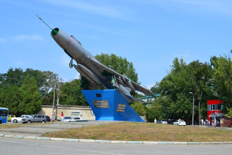 Памятник Су 7б в Таганроге